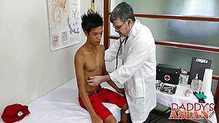 Doctor daddy tugs twink before shoving his rod deep inside - gayxo.com